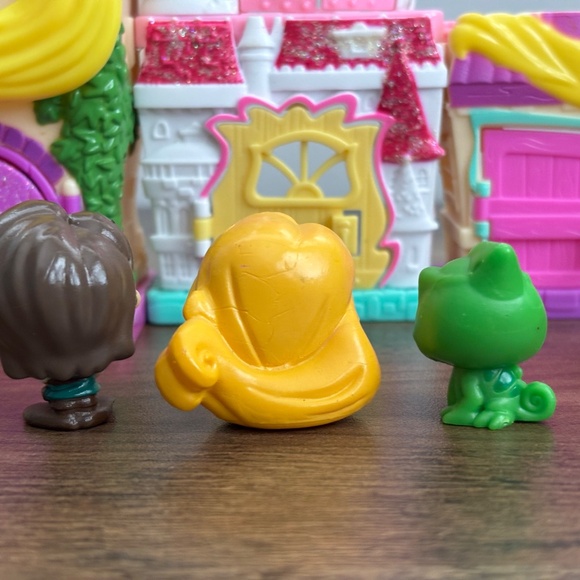 Disney DOORABLES Enchanted Princess Playset Houses Figures PASCAL RAPUNZEL FLYNN - Picture 4 of 9